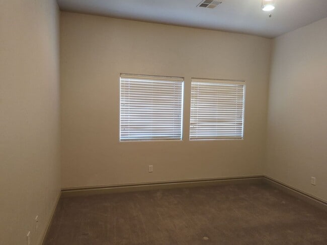Building Photo - Cozy 2-Bedroom Home with Great Amenities!