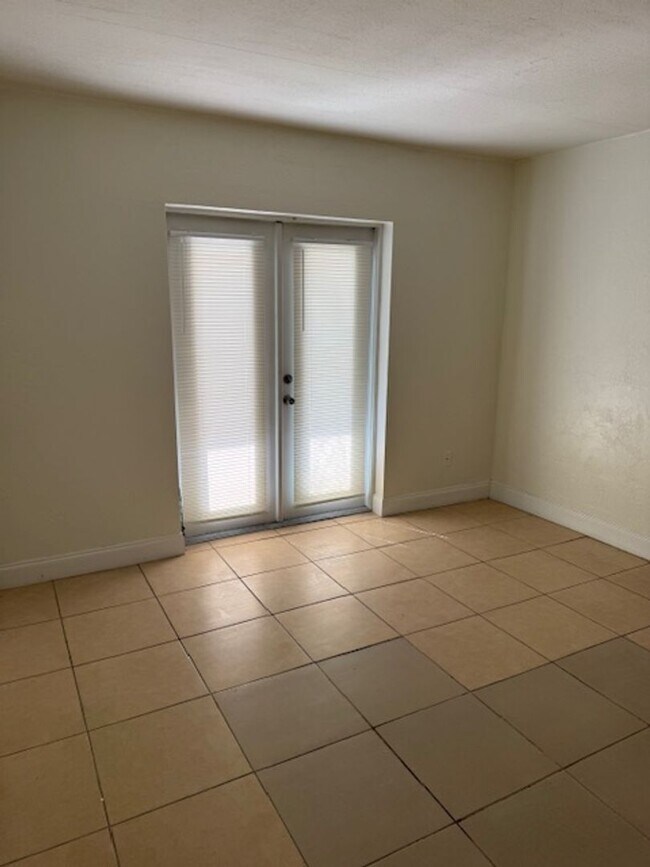 Building Photo - Gorgeous Sunset views. 2 bedroom 2 bath condo