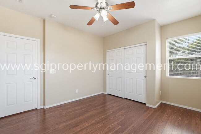 Building Photo - 6827 N 71st Dr