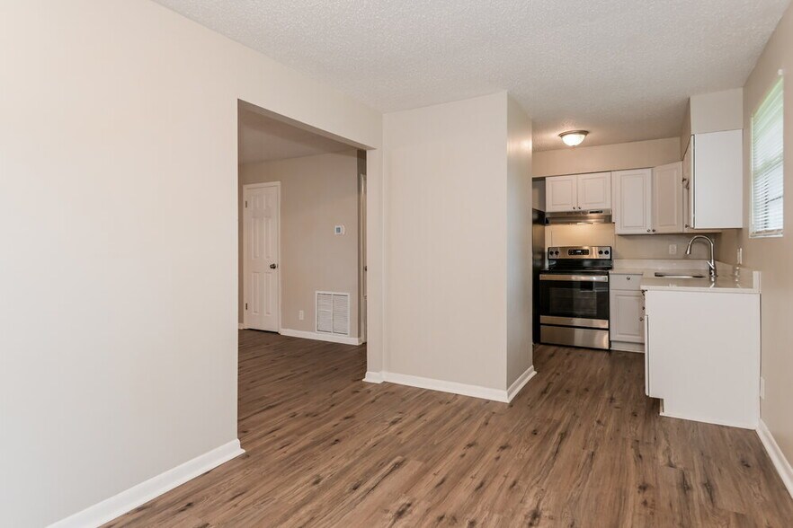 Building Photo - 304 Citizen St