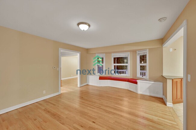 Building Photo - Stunning Bellevue Home for Rent