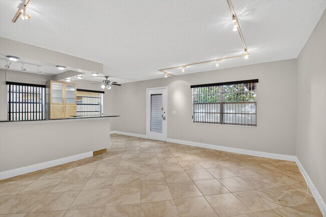 Building Photo - 447 Flanders I