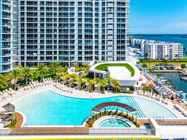 Building Photo - 220 Lake Shore Dr