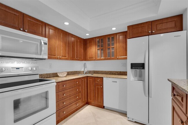 Building Photo - 2333 Brickell Ave