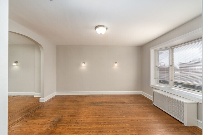 Building Photo - 3-Bedroom, 1.5 Bathroom Home in Belair-Edison