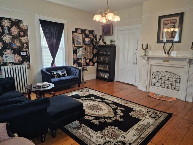 Building Photo - 445 Beech St