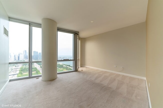 Building Photo - 1211 S Prairie Ave