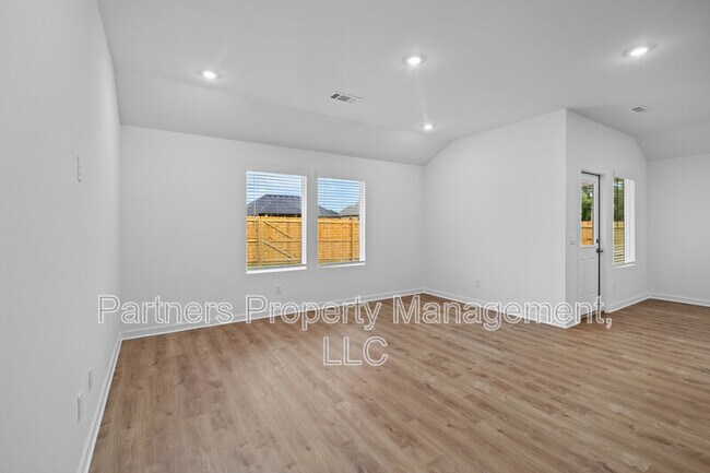 Building Photo - 941 Rentley St