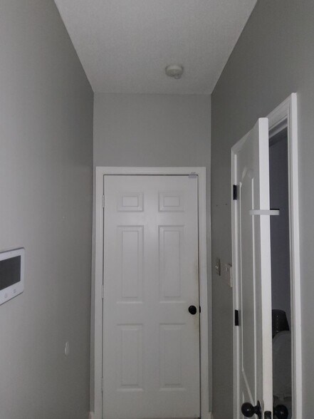 Building Photo - 10052 Lynham Cove