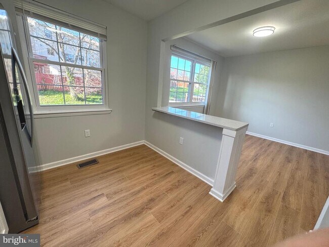 Building Photo - 4826 Grand Bend Dr