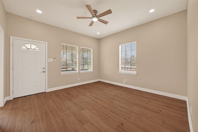 Building Photo - 7927 Brays St