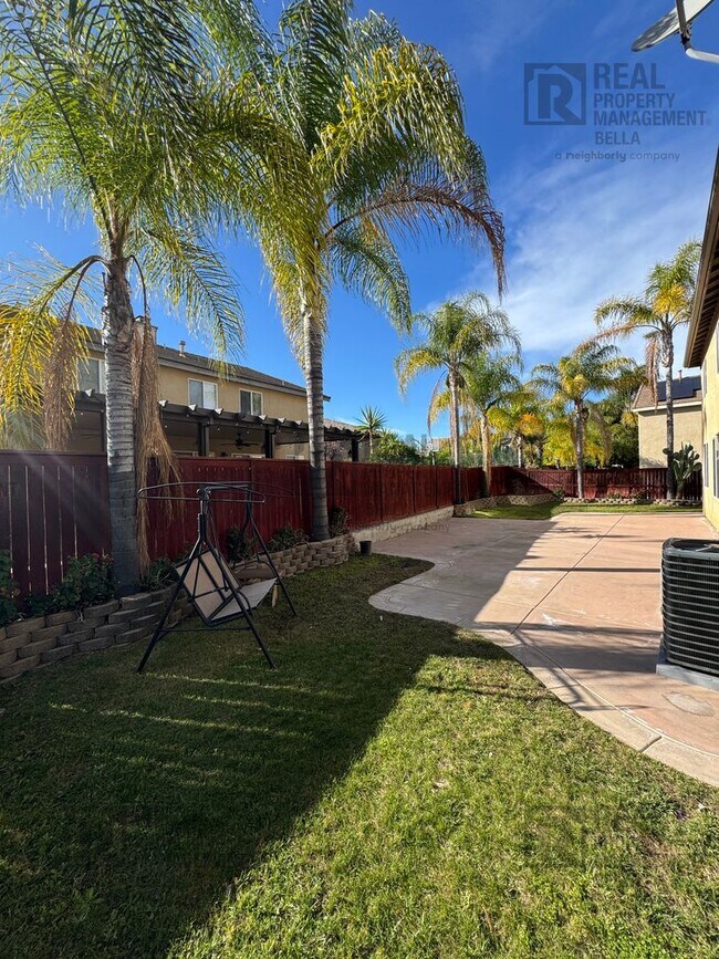 Building Photo - Spacious & Stylish 5-Bed, 3-Bath Home in Prime Murrieta Location