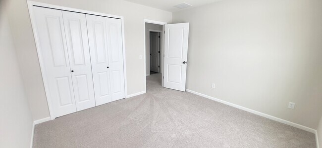 Building Photo - 10390 Silver Rock Chase