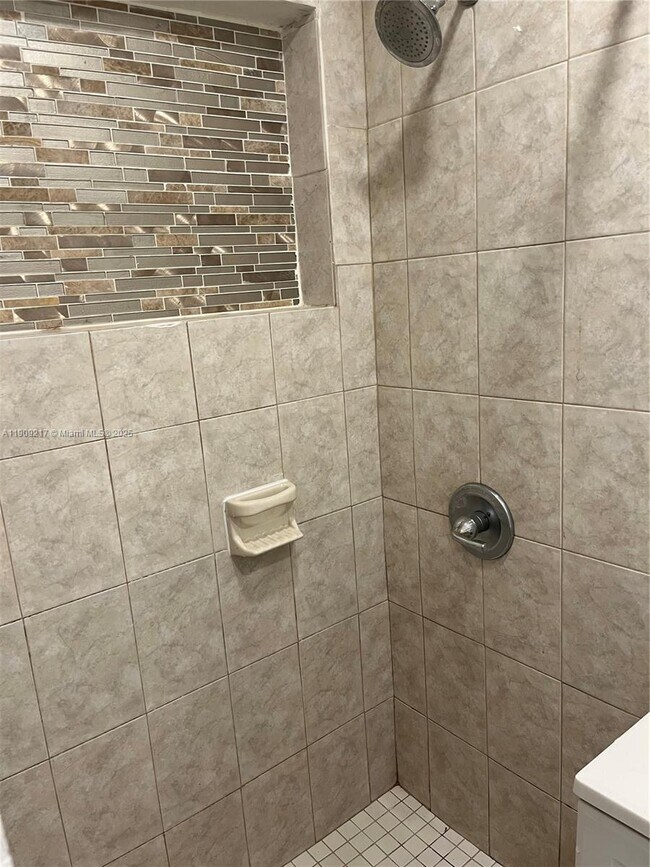 Building Photo - 1625 NW 9th Ave