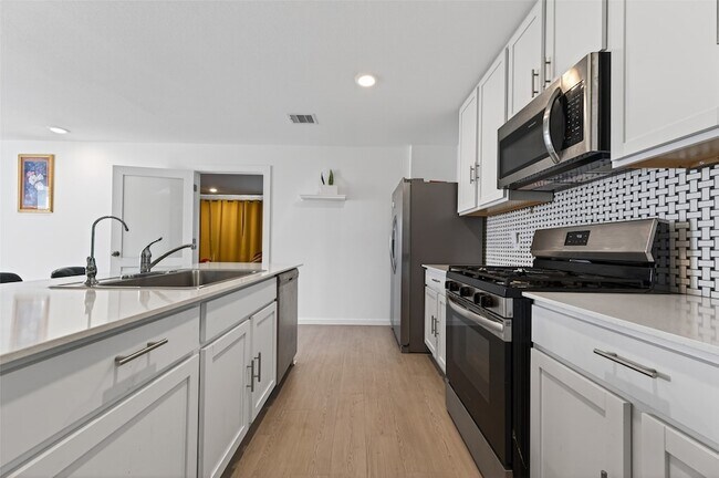 Building Photo - 16703 Rolling Pasture Ln