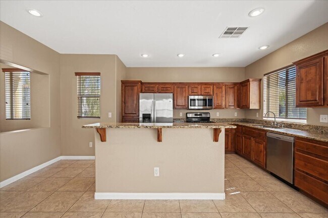 Building Photo - Spacious 3 bth Upstairs Plus Loft Bedroom, New Floors, New paint, No Carpet