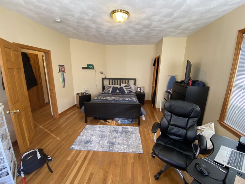 Building Photo - 37 Hancock St