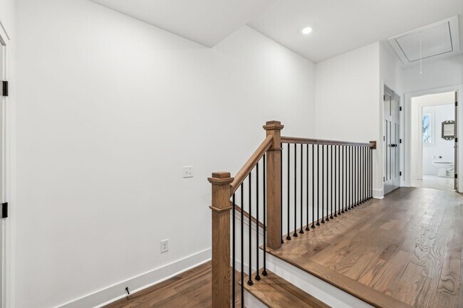 Building Photo - 2109 Chadwell Retreat Dr