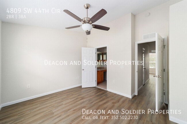 Building Photo - 4809 SW 44th Cir