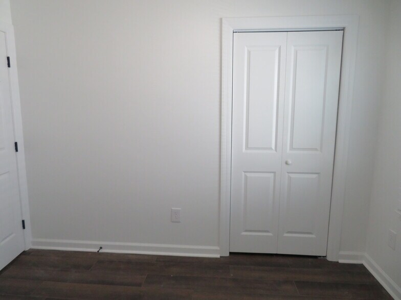 Building Photo - 7895 Pavilion Dr
