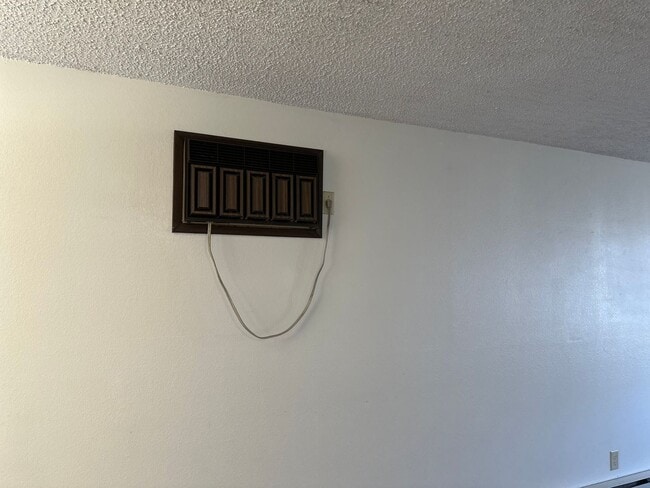 Building Photo - Hard to find 2 bdrm, 1.5 bath unit with water, sewer, and garbage.  Onsite laundry and A/C!