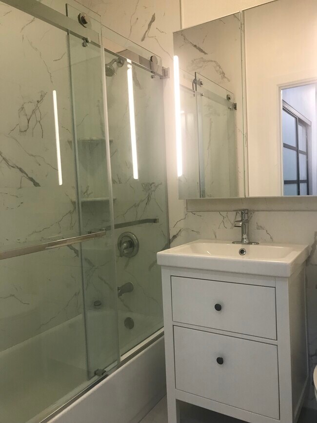 Building Photo - 1349 W 23rd St