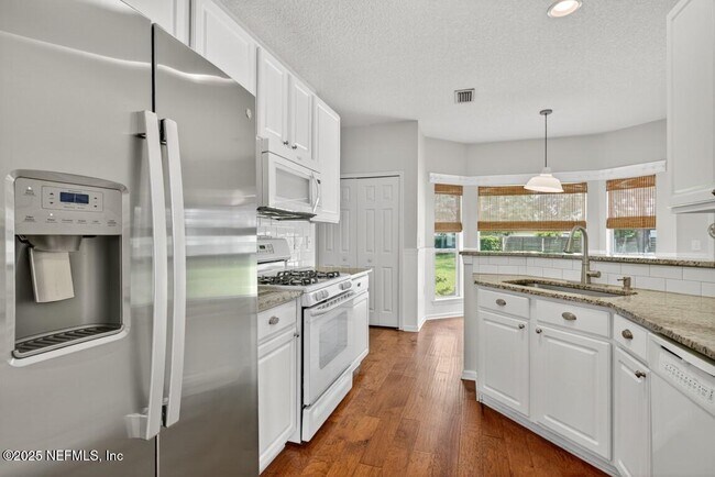 Building Photo - 12887 Dunns View Dr