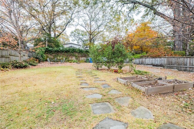 Building Photo - 360 8th St NE