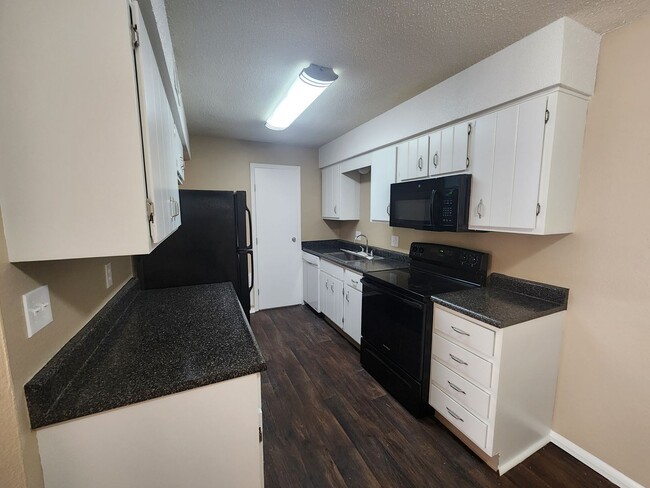 Building Photo - Quarry Ridge Apt  2 bdrm available soon!!!