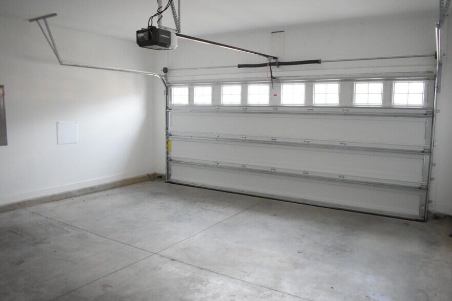 Building Photo - 4624 Runaway Bay Ln