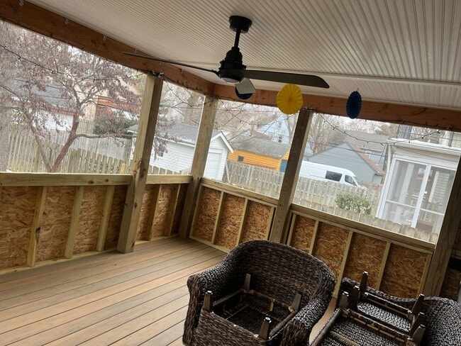 Building Photo - 811 Rose Ave