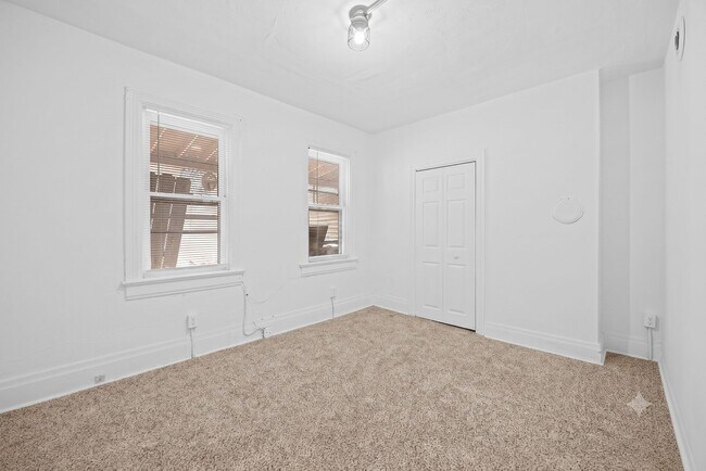 Building Photo - 2204 E Carson St