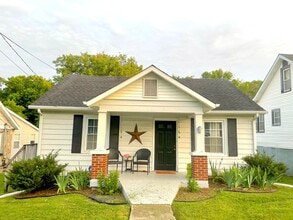 Building Photo - 215 Radnor St