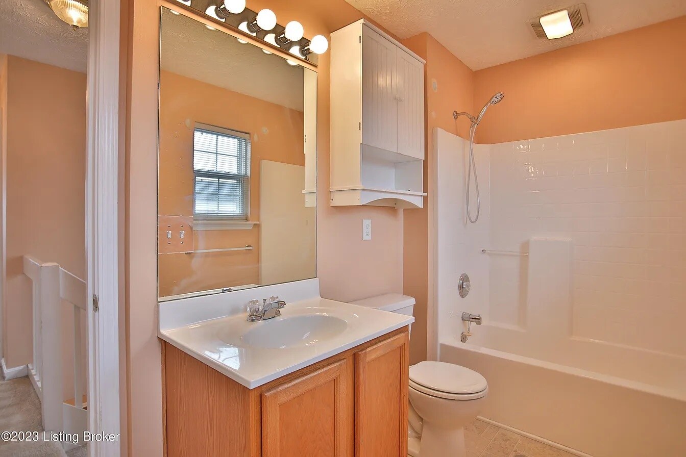 Guest Bathroom - 6736 Arbor Creek Dr