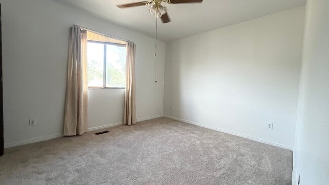 Building Photo - 825 W Arapahoe Ave