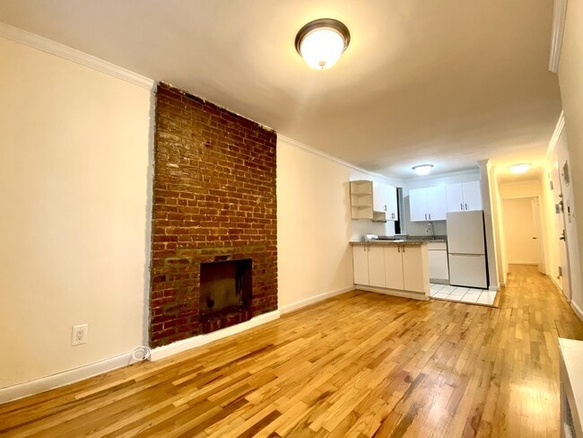 Building Photo - 427 E 83rd St