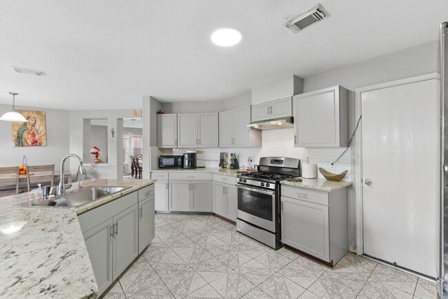 Building Photo - 1022 Americana Dr