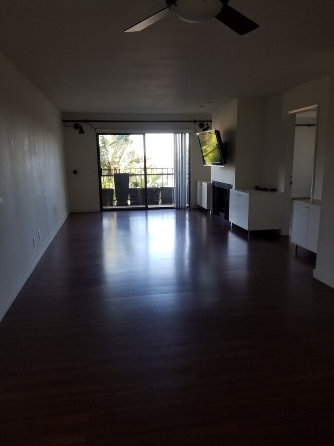 Building Photo - 6465 Kanan Dume Rd