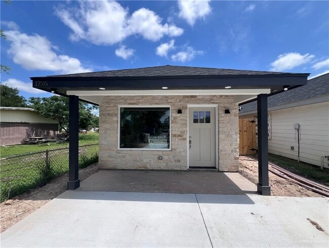 Primary Photo - 1726 La Paloma Ave
