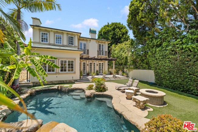 Building Photo - 314 N Palm Dr