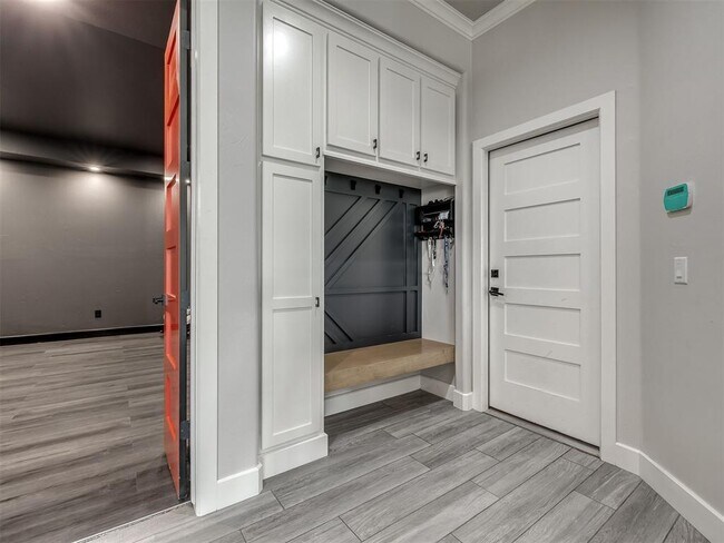 Building Photo - 4001 Timber Valley Dr