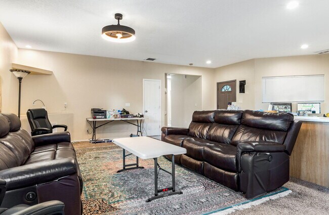 Building Photo - 1221 Paisano St NE