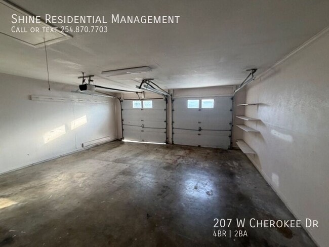 Building Photo - 207 W Cherokee Dr