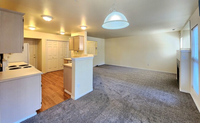 Building Photo - 3 Bedroom 2.5 Bath Townhome in Everett
