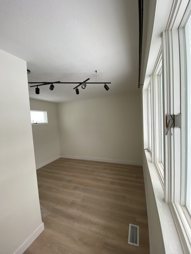 master bedroom - 1142 Wallgate Ave