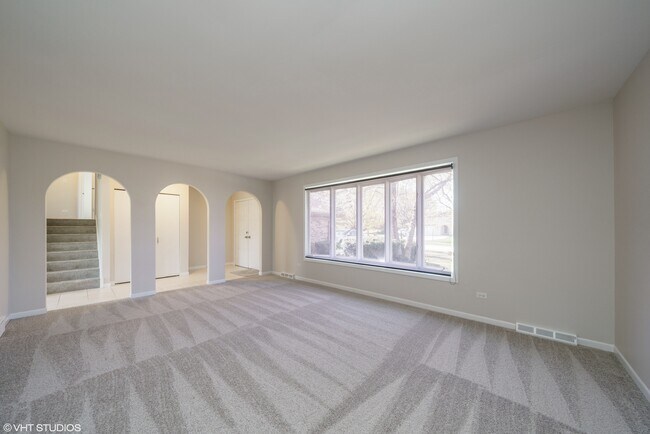 Building Photo - 16W700 Fern St