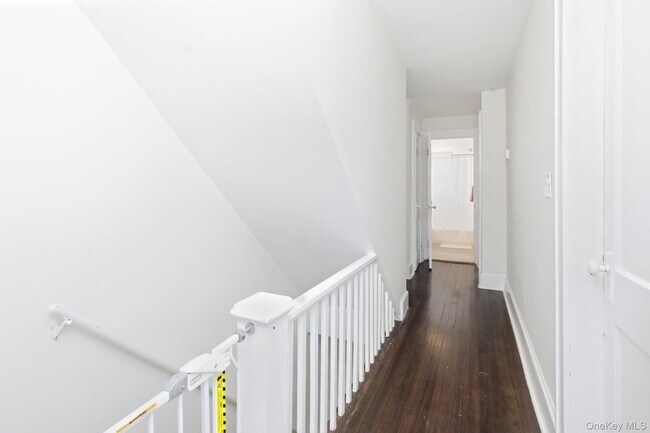 Building Photo - 229 S Ridge St