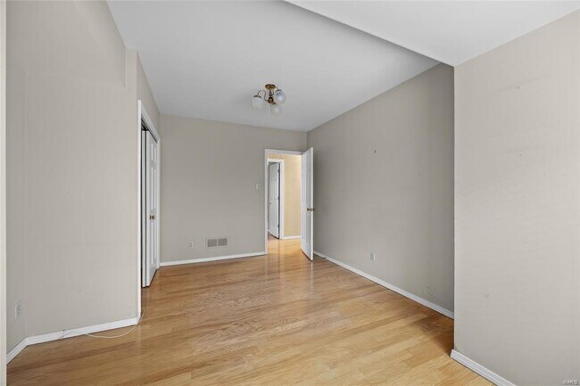 Building Photo - Condo in the Vibrant Clayton district!