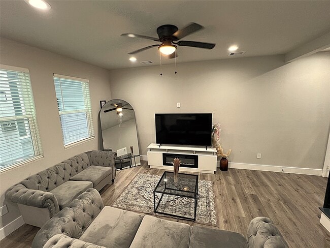 Building Photo - 19106 Sears Dr