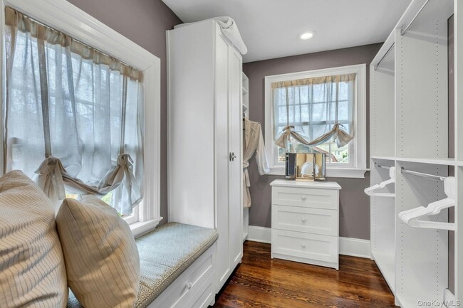 Building Photo - 105 Academy St